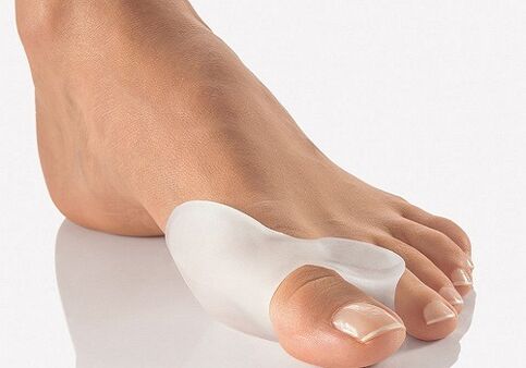 Silicone lock to the thumb of the foot